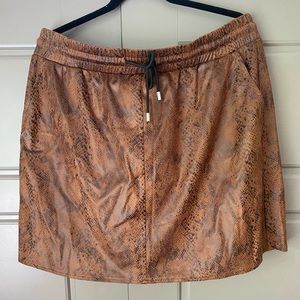 Snakeskin Skirt Size 14/16, A Beautiful Soul
